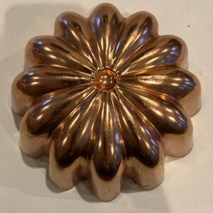 Vintage Copper Aluminum Fluted Flower Mold Holds 3.5 Cups 6.75” Across Jello